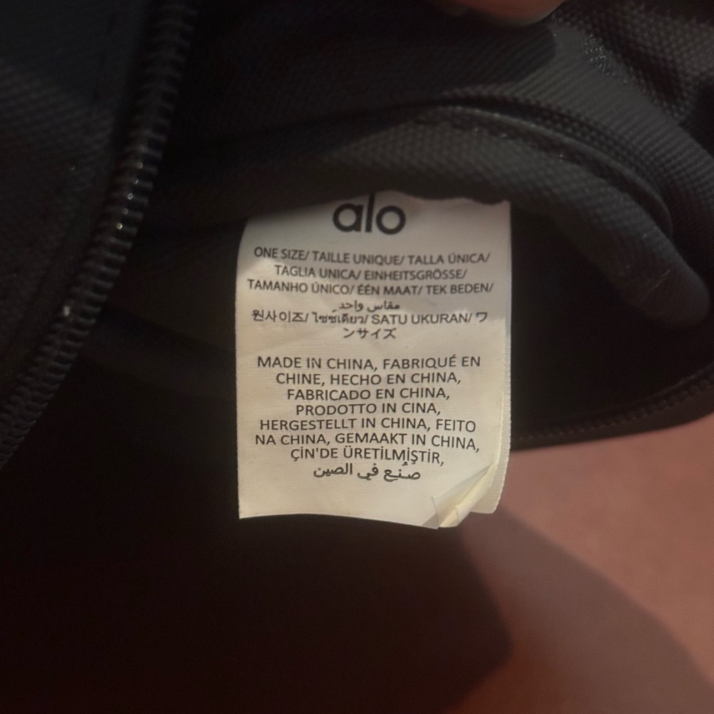 Alo Yoga All In Dopp Kit - Picture 6 of 7